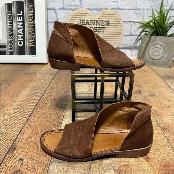 Mont Blanc Leather Sandal
FREE PEOPLE - Picture 1 of 10